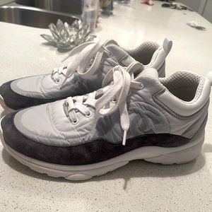 Chanel sneaker good condition 37.5